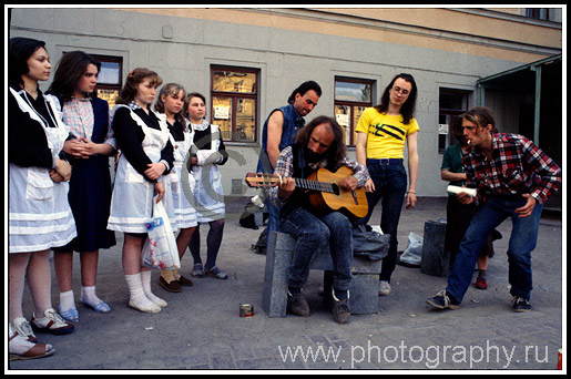 Girls and hooligans, Arbat st., Moscow